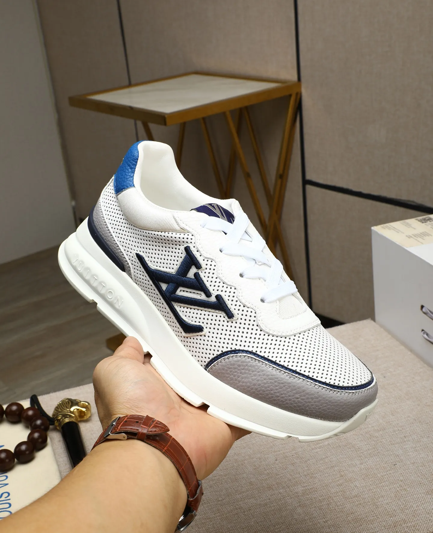 Men's shoes 💰460 📛📛【LOUIS VUITTON】Louis Vuitton official website synchronized new products 👟Milan fashion catwalk style 🇰🇾🇰🇾LV family logo, celebrity style, a must-have for fashionistas ⚠️First-layer calfskin ➕Genuine leather lining ➕Official website original version special outsole 👞Number 38-44